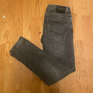 Jack and jones jeans - Säljer dessa jack and jones jeans med passform slim/glenn. Storlek 164/14år. Nypris runt 800kr. Skriv om ni har frågor.