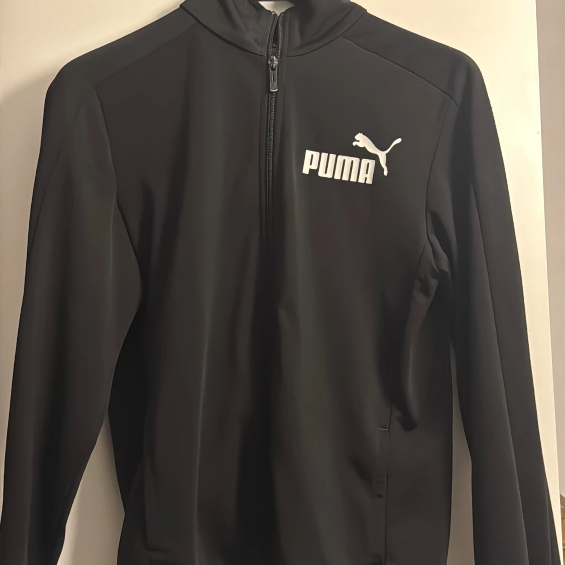 Svart träningsjacka från Puma