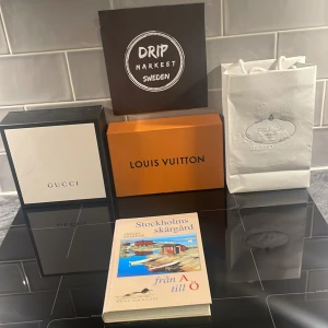 Bok Stockholms skärgård från A till Ö - En bok som utforskar Stockholms skärgård med detaljerade beskrivningar och bilder. Perfekt för den som vill lära sig mer om denna vackra del av Sverige.