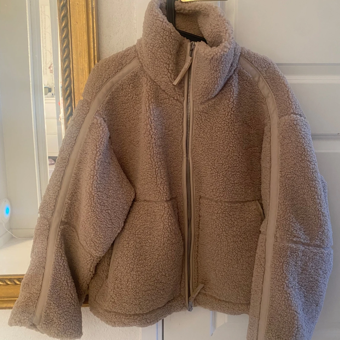 Ny Beige teddyjacka storlek S från H&M - 92