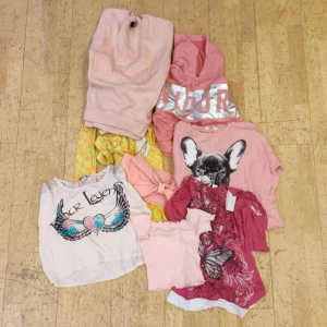 åtta st kawaii tröjor strl s-m - du får alla åtta för 180 kr! använda men i gott skick.