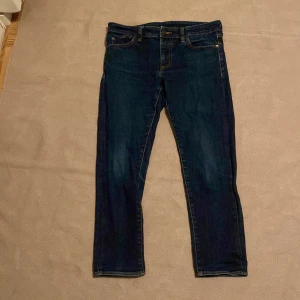 Ralph lauren jeans 160 - Ralph lauren jeans i storlek 160 jeansen är mörkblå och passformen slim fit
