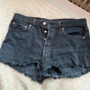 Levi’s Shorts Vintage  - Köpta i USA från en vintagestore. Passar dig som är en stl 36/38. 