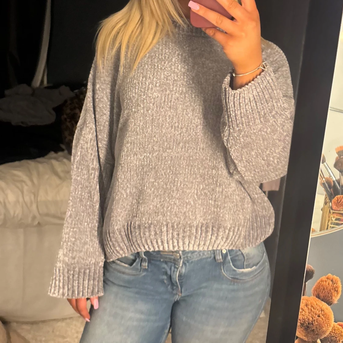 Grå stickad tröja