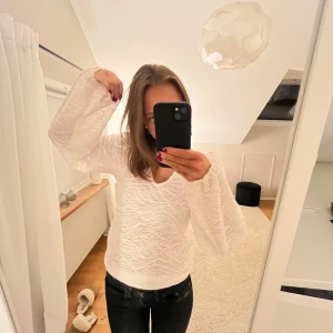 Blus - Vit blus från vila, kommer inte till användning😿🥰🥰