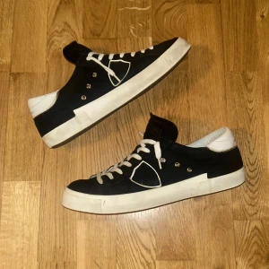 Philippe model prsx - Ett par riktigt schyssta Philippe model i mocka i väldigt fint skick