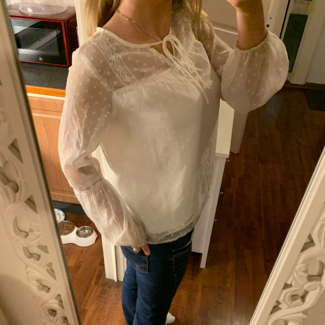 Vit blus med snöre - 90