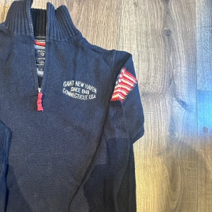 Tröja  - Normal i storleken.