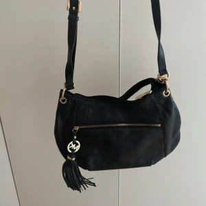 Svart Michael Kors väska - Oanvänd