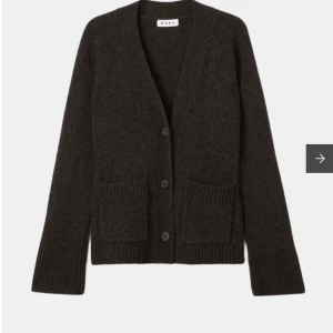 Slutsåld Werakofta  - Figursydd kofta från wera i storlek s, slutsåld på hemsida. nypris 900kr