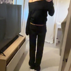 Lågmidjade kostymbyxor bikbok modell VERA storlek 36 - Säljer mina kostymbyxor i storlek 36 från bikbok som är i gott skick. Modell Vera nypris 499 ❤️