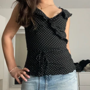 Topp - Topp gjord på en avklippt klänning. Säljer då den är lite för liten för mig 💗