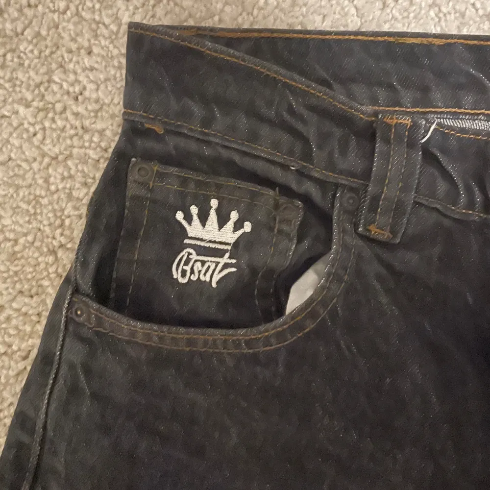 Baggy jeans från bsat, använda typ en gång men passade mig inte riktigt. Nypris är 900 Midjemått:39 Benlängd:100. Jeans & Byxor.