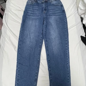 Jeans  - Jeans från shein, aldrig använt. De är i storlek Li 