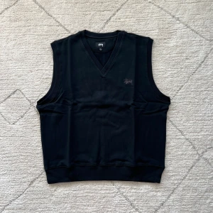 Stussy Vest - Strl:L Skick:Brand New