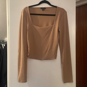 Tröja - Tiramisu färgad 