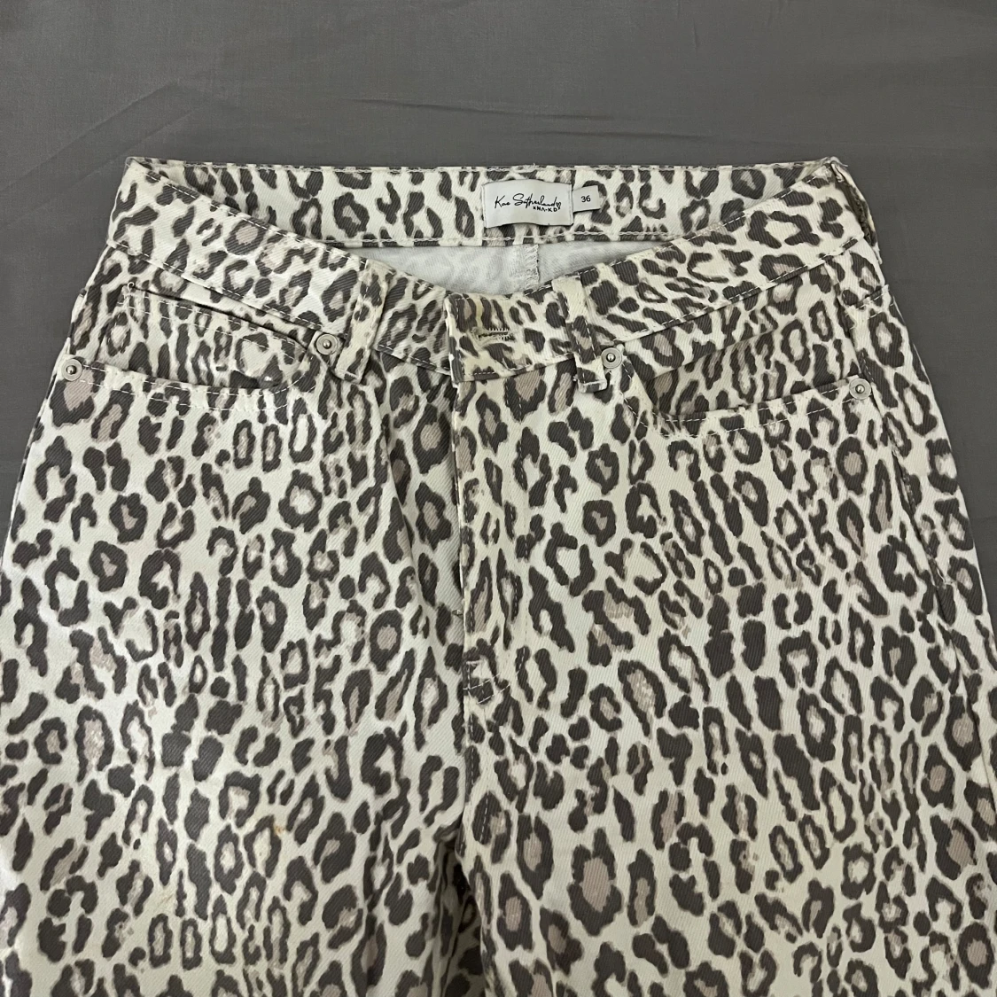 Leopard jeans