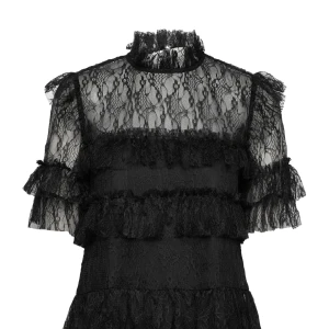 By Malina topp - Superfin svart by malina spetstopp i storlek xs. Den är väldigt sparsamt använd, säljer för 1300 kr, kan mötas upp i Stockholmsområdet alternativt att köparen står för frakt