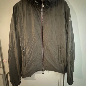 Moncler urville giubbotto - Lite använd jacka storlek 4 som ska tilsvara xl
