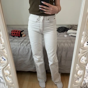 Vita raka jeans från HM - Vita raka jeans från HM  BRA SKICK 🌸