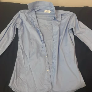 Skjorta - En skjorta som är aldrig använd, som inte passar mig.