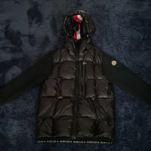 Moncler jacka  - Storlek S Moncler Jacka