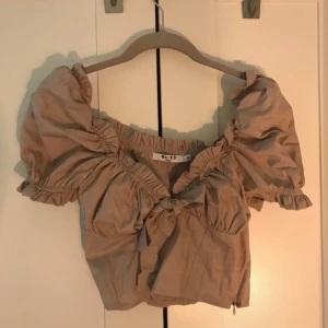 Off shoulder topp - Jätte snygg topp från nakd! Helt ny! 💕tyvärr för liten