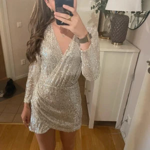 Klänning  - Gudig paljett klänning med in byggda shorts❤️