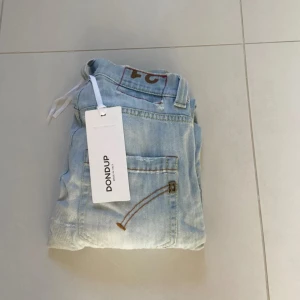 Dondup  - Strl 31 Fina jeans i godtagligt skick. Önskas mer info så kom privat