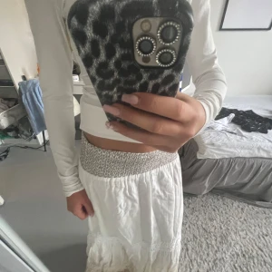 Söt långkjol  - Vit långkjol inte använd så mycke 💕