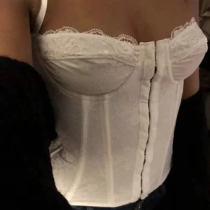 Korsett - Använt i strl M men passar S, skriv vid fler frågor eller bilder. 