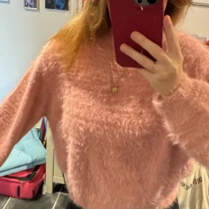 Rosa mjuk tröja  - Jättefin aldrig kommit till användning av mig tyvärr, strl xs men passar mig som är en s.