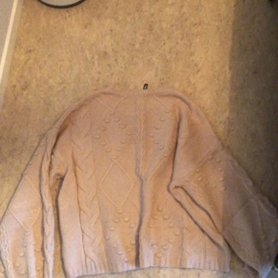 Beige stickad tröja - 90