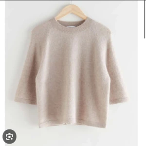 & other stories tröja - Jättefin tröja från & other stories sparsamt andvänd pris kan diskuteras vid snabb affär💕