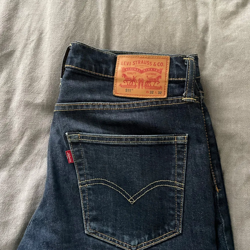 Ett par Levis jeans som är i bra skick, jag har knappt använt dem. Priset skulle kunna diskuteras, annars vid frågor är det bara att skriva till mig. Beställ gärna via PostNord.. Jeans & Byxor.