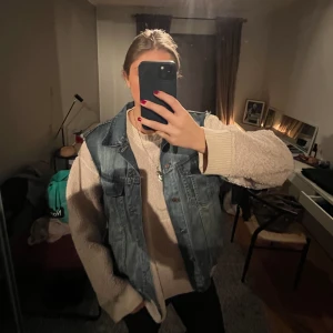 Jeansväst - Supersnygg jeansväst köpt second hand!