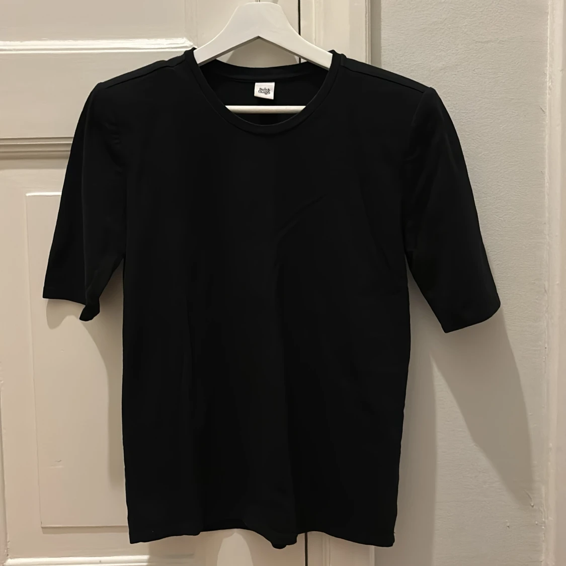 T-shirt med axelvaddar Twist & Tango - 90