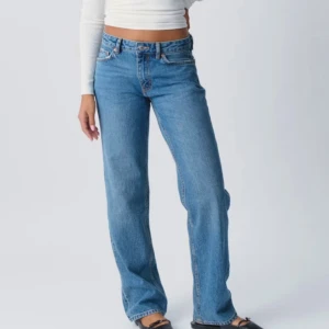 Jeans Gina tricot  - Low straight 25/32 i fint skick 🩵