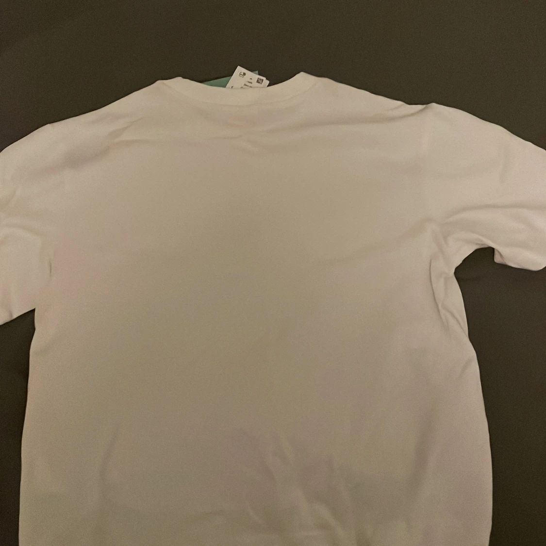 Vit t-shirt från H&M - 90