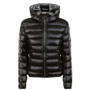 Colmar jacka - Säljer min colmar jacka för den är för stor, den är i väldigt bra skick och används ett fåtal gånger. Skriv för egna bilder, KONTAKA INNAN NI TRYCKER PÅ KÖP KNAPPEN🙏🏻