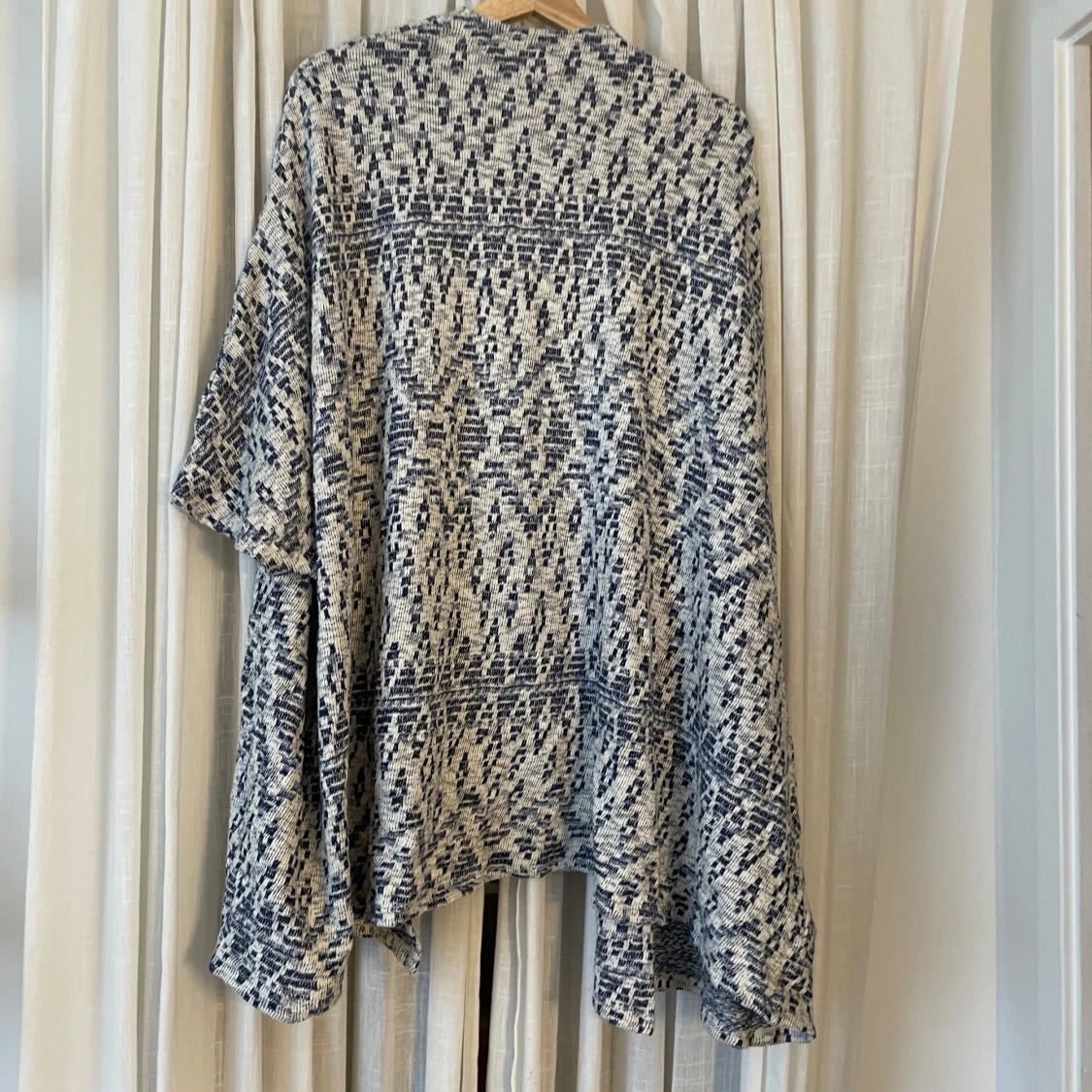 Stickad poncho  - 90