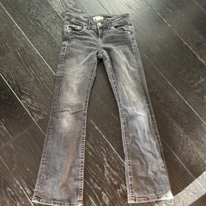 Bootcut jeans  - Gråa gina tricot bootcut jeans i storlek 1.46  Väldigt bra skick 