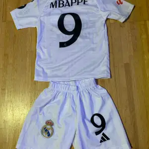 Helt ny Mbappe real Madrid  t-shirts och shorts i storlek 140  1-3 dagar leverans tid