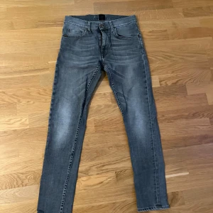 Tiger of Sweden jeans - Ett par tiger of Sweden jeans i riktigt najs tvätt. Skick 8/10. Storleken stämmer bra.