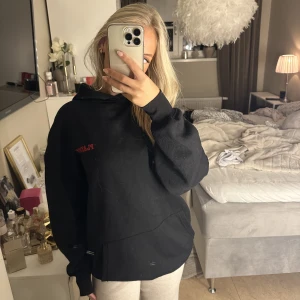 Playboy hoodie - Playboy hoodie, i storlek 32 väldigt oversized