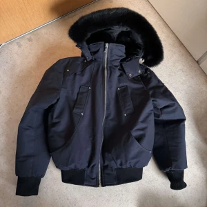 moosknuckels - Använd ett par gånger bara. Bra skick och värmer perfekt. För fler frågor kom pm. Köparen står för frakt!  