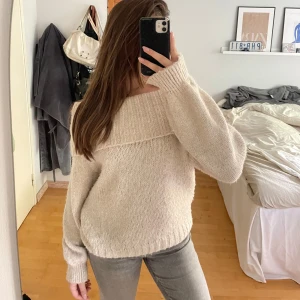 Gina off shoulder stickad tröja - Stickad tröja från Gina🫶🏻
