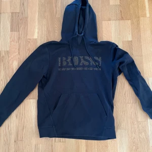 Boss hoodie - Säljer då den inte kommer till användning. Pris kan diskuteras vid snabb affär!
