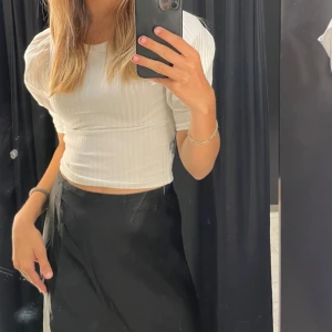 Vit topp - Supersöt topp från zara, aldrig använd!🩷