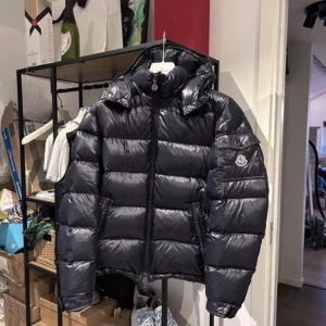 Moncler maya - Bra o nytt skick, betalas med swish till mig eller min kollega på klädersyd. 